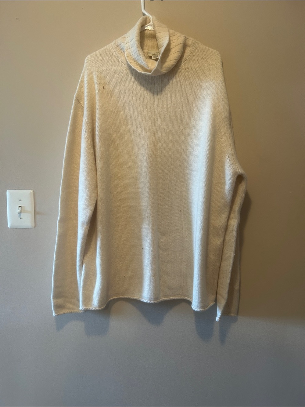 Men’s Banana Republic Cream Turtleneck Sweater